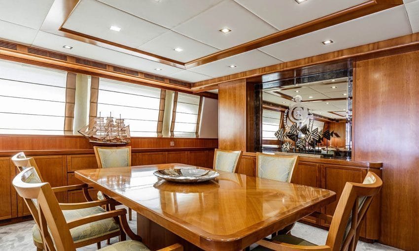 Aren-Yachting-Motoryacht-Sanref-Falcon-115-14-850×510-1