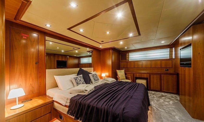 Aren-Yachting-Motoryacht-Sanref-Falcon-115-18-850×510-1