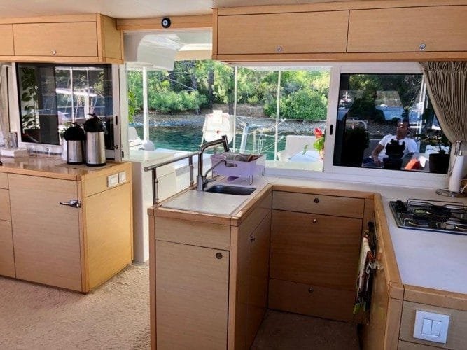 Catamaran-Yacht-Charter-Bodrum-Turkey-Lagoon-450-8-667×500-1