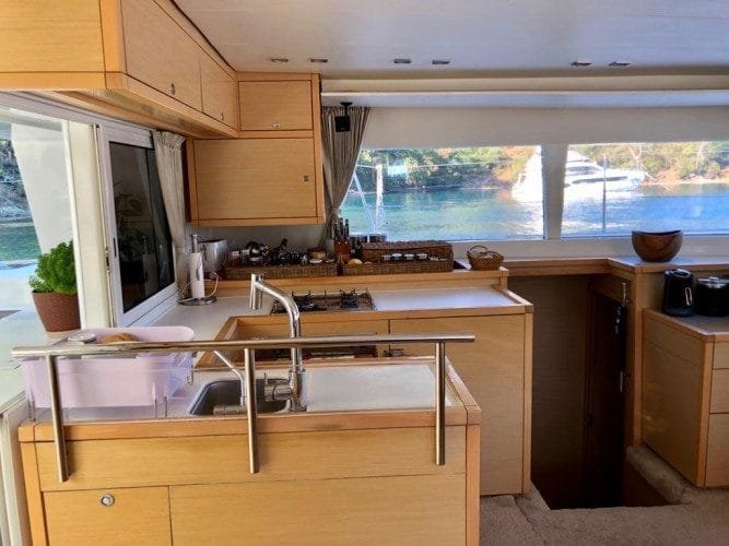 Catamaran-Yacht-Charter-Bodrum-Turkey-Lagoon-450-9-667×500-1