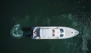 Motoryat-Azimut-68-Evolution-11-850×493-1-300×174