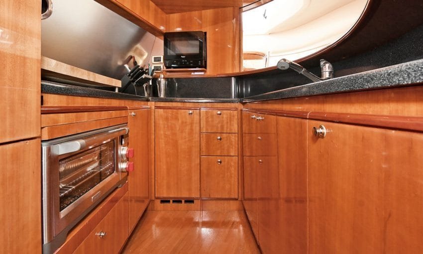 Motoryat-Azimut-68-Evolution-2-850×510-1