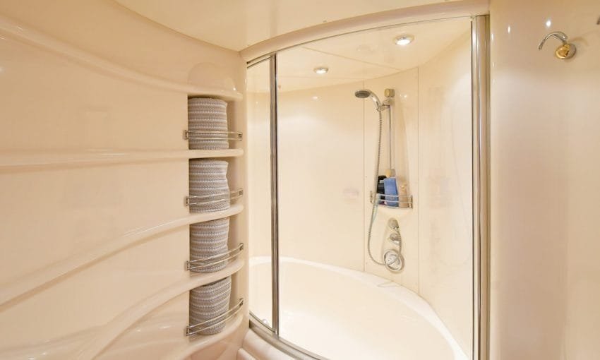 Motoryat-Azimut-68-Evolution-3-850×510-1