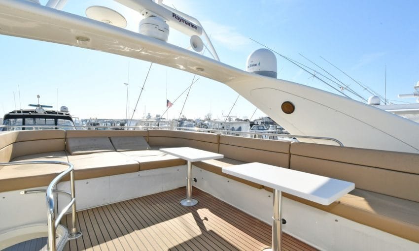 Motoryat-Azimut-68-Evolution-4-850×510-1