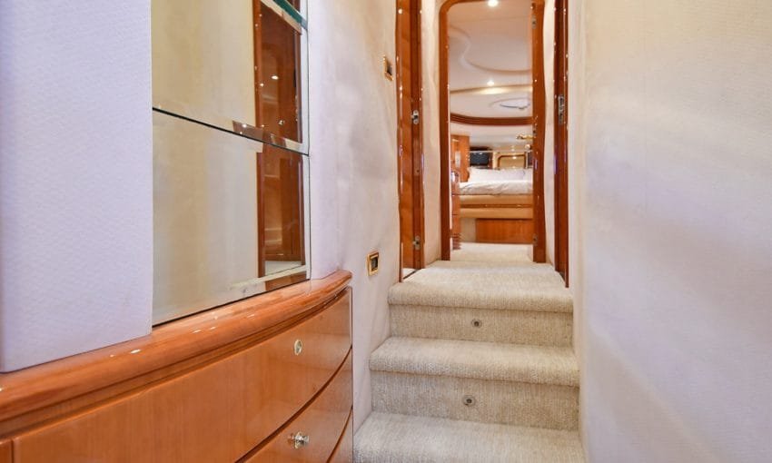 Motoryat-Azimut-68-Evolution-8-850×510-1